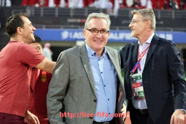 世俱杯直播-CBA足球员训练日程:CBA球员是否也有与足球相关的训练内容?